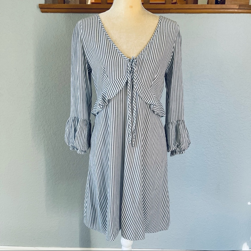 AE Mini Dress Stripe Flirt gray Ruffle Open Back Size S Long Balloon Sleeve - Picture 2 of 11